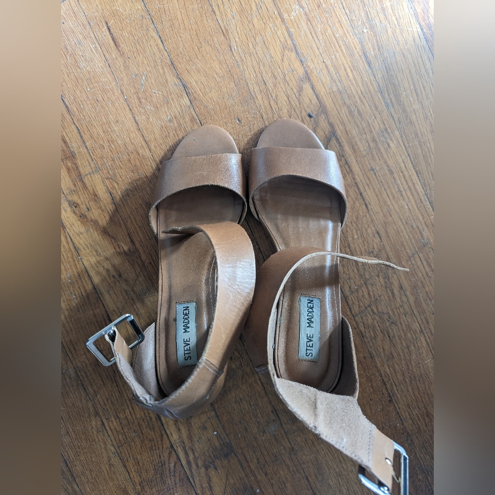 Size 9 Steve Madden heels in brown leather